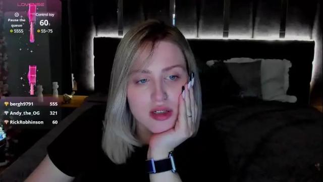 Image 2 of sarah_soul Stream on Chaturbate on 1 month ago
