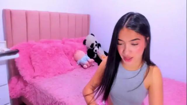 Image 4 of sarah_stone15 Stream on Chaturbate on 8 months ago