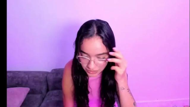 Image 3 of sarah_stone15 Stream on Chaturbate on 7 months ago