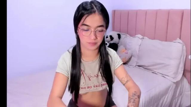 Image 2 of sarah_stone15 Stream on Chaturbate on 7 months ago