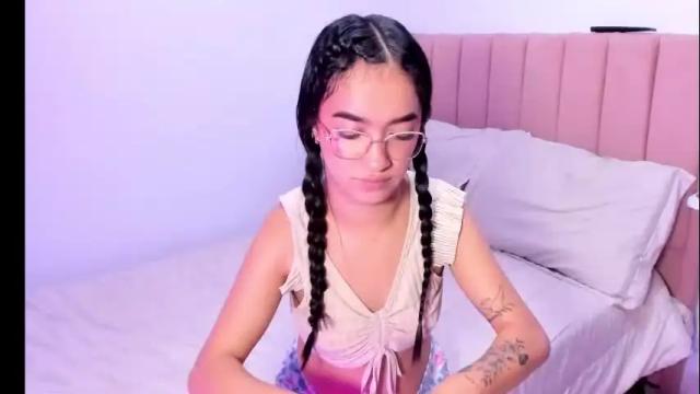 Image 2 of sarah_stone15 Stream on Chaturbate on 7 months ago