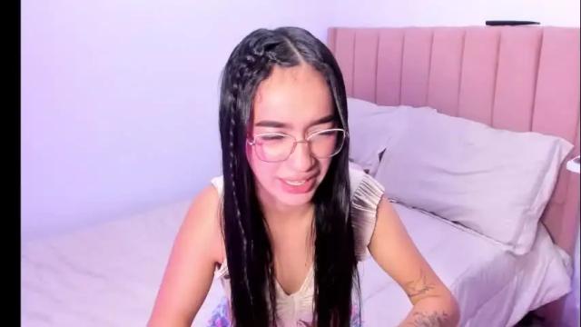 Image 8 of sarah_stone15 Stream on Chaturbate on 7 months ago