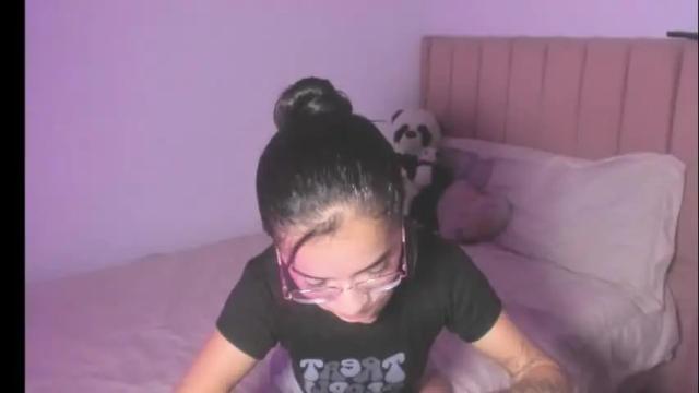 Image 2 of sarah_stone15 Stream on Chaturbate on 7 months ago