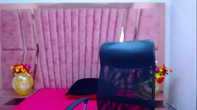 Image 3 of sarah_sweett_ Stream on Chaturbate on 16 months ago
