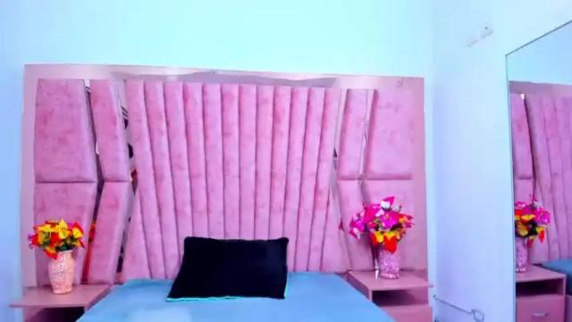 Image 3 of sarah_sweett_ Stream on Chaturbate on 15 months ago