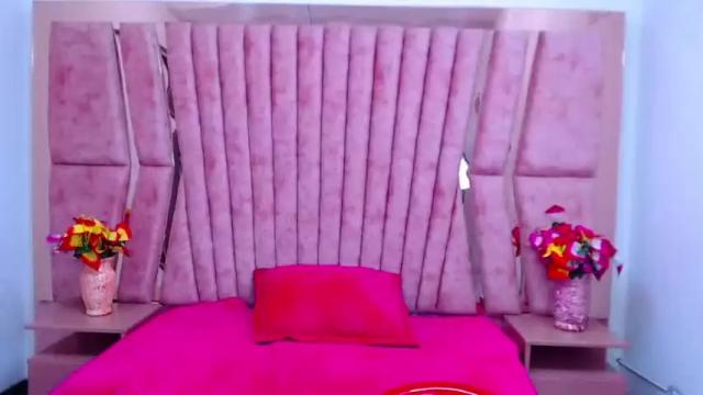 Image 6 of sarah_sweett_ Stream on Chaturbate on 15 months ago