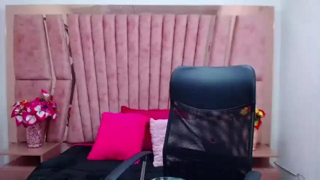 Image 2 of sarah_sweett_ Stream on Chaturbate on 14 months ago