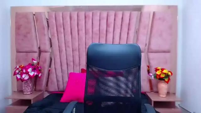 Image 4 of sarah_sweett_ Stream on Chaturbate on 14 months ago