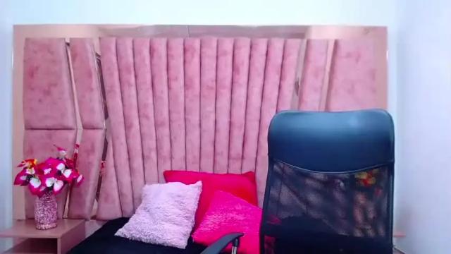 Image 4 of sarah_sweett_ Stream on Chaturbate on 14 months ago