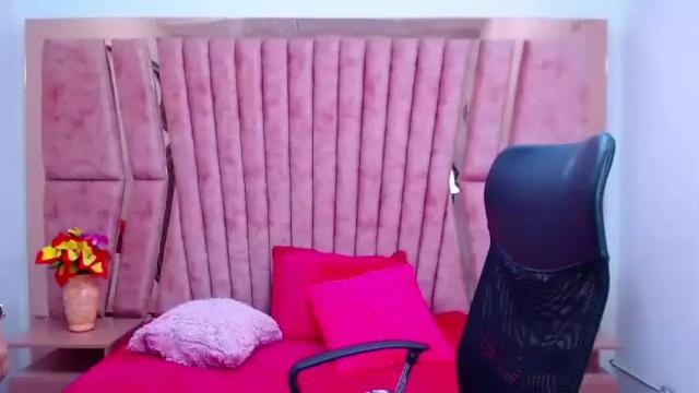 Image 7 of sarah_sweett_ Stream on Chaturbate on 14 months ago