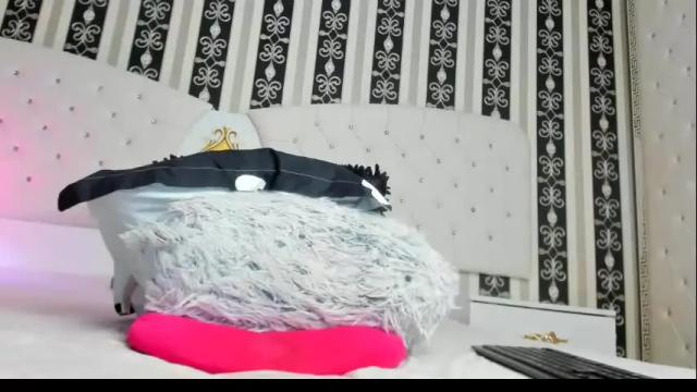 Image 2 of sarah_t33n Stream on Chaturbate on 18 days ago