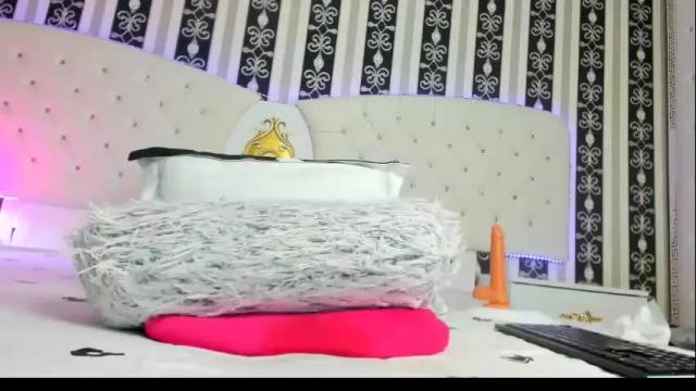 Image 3 of sarah_t33n Stream on Chaturbate on 11 days ago