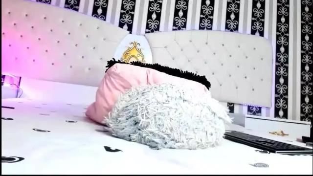 Image 4 of sarah_t33n Stream on Chaturbate on 1 month ago