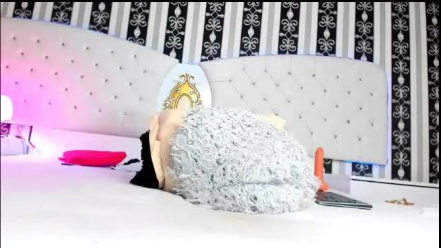 Image 3 of sarah_t33n Stream on Chaturbate on 1 month ago