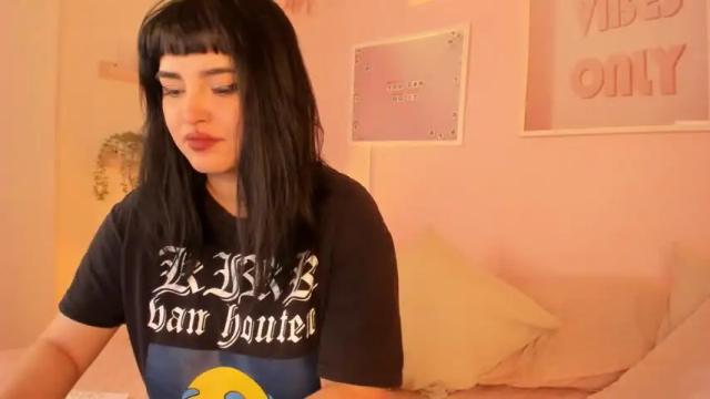 Image 7 of sarah_volkov Stream on Chaturbate on 14 months ago