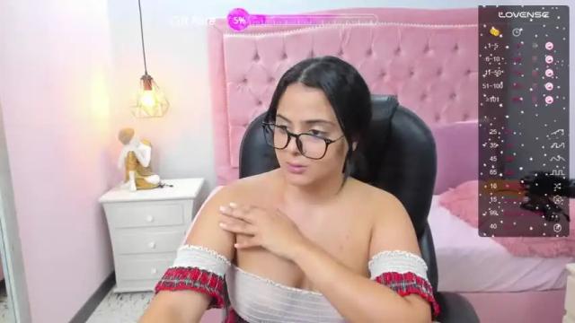 Image 4 of sarah_walker_ Stream on Chaturbate on 19 months ago