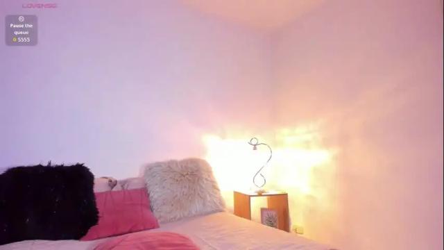 Image 2 of sarahbrooks_ Stream on Chaturbate on 1 month ago