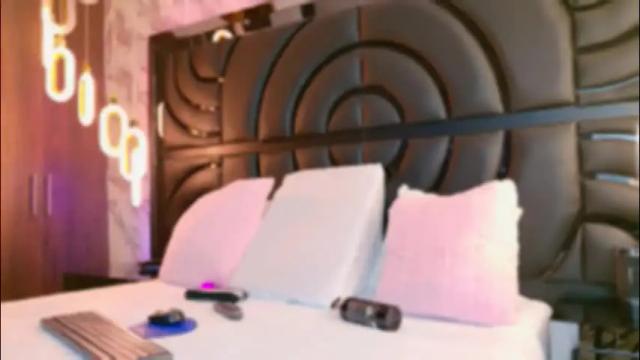 Image 7 of sarahgrey18 Stream on Chaturbate on 2 months ago