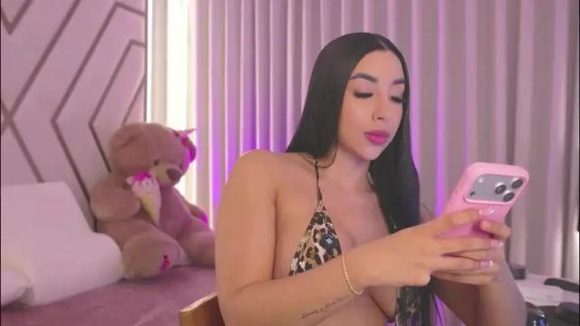 Image 3 of sarahgrey18 Stream on Chaturbate on 1 day ago