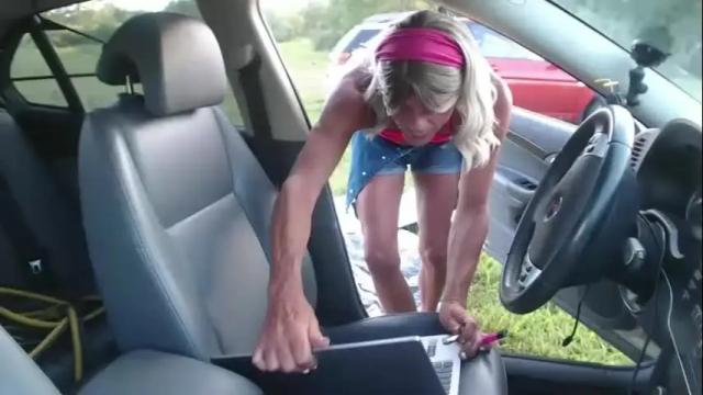 Image 3 of sarahhampton Stream on Chaturbate on 6 months ago