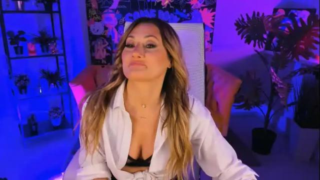 Image 6 of sarahholly Stream on Chaturbate on 1 month ago