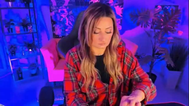 Image 3 of sarahholly Stream on Chaturbate on 1 month ago