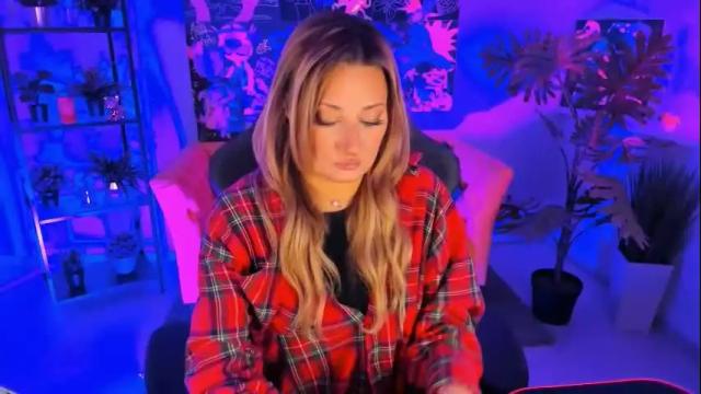 Image 4 of sarahholly Stream on Chaturbate on 1 month ago