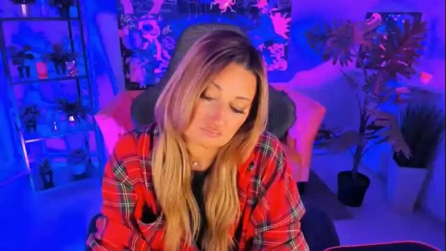 Image 6 of sarahholly Stream on Chaturbate on 1 month ago