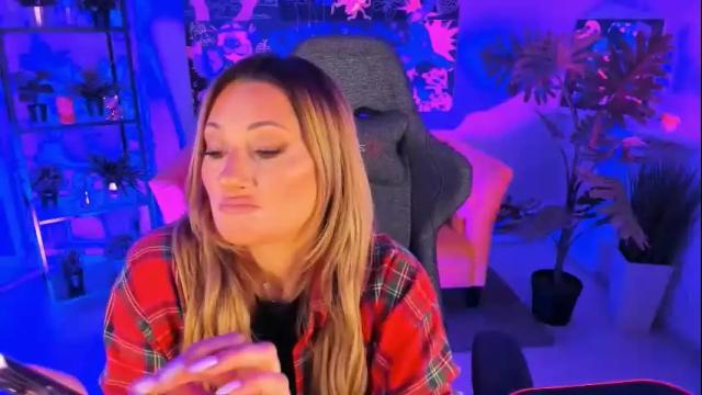 Image 8 of sarahholly Stream on Chaturbate on 1 month ago