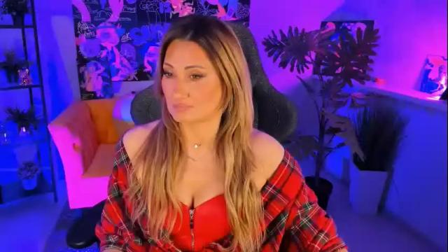 Image 8 of sarahholly Stream on Chaturbate on 1 month ago