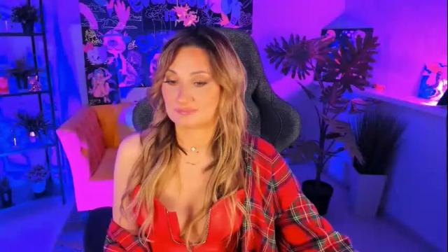 Image 12 of sarahholly Stream on Chaturbate on 1 month ago