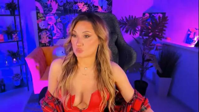 Image 4 of sarahholly Stream on Chaturbate on 1 month ago