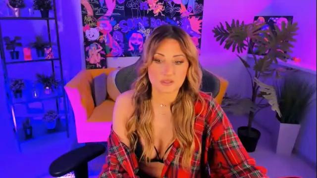 Image 11 of sarahholly Stream on Chaturbate on 1 month ago