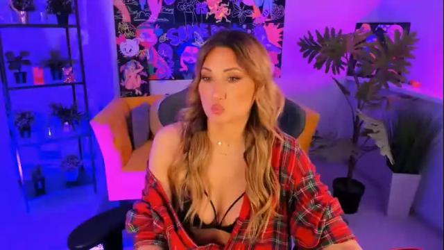 Image 12 of sarahholly Stream on Chaturbate on 1 month ago