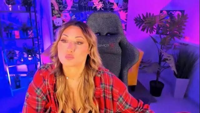 Image 7 of sarahholly Stream on Chaturbate on 1 month ago