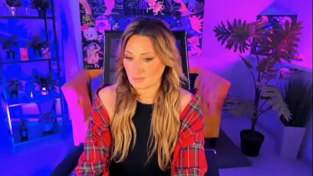 Image 4 of sarahholly Stream on Chaturbate on 1 month ago