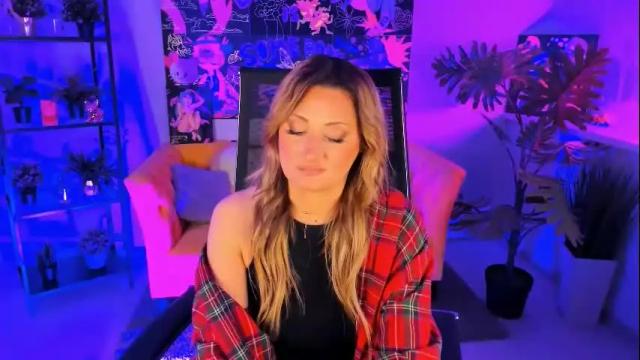 Image 6 of sarahholly Stream on Chaturbate on 1 month ago