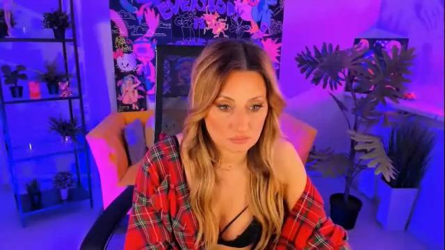 Image 8 of sarahholly Stream on Chaturbate on 1 month ago