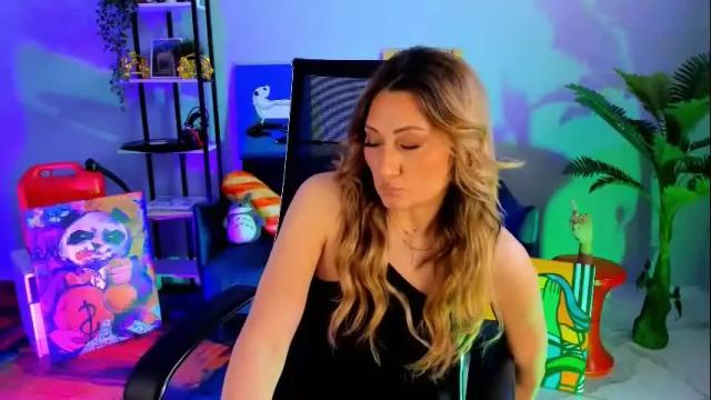 Thumbnail 1, sarahholly's Stream at Chaturbate, 19 days ago