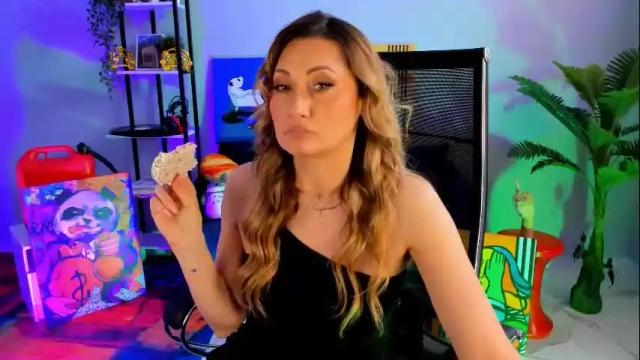 Image 10 of sarahholly Stream on Chaturbate on 22 days ago