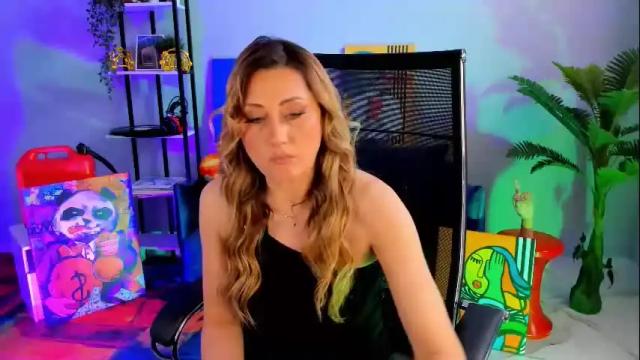 Image 11 of sarahholly Stream on Chaturbate on 22 days ago