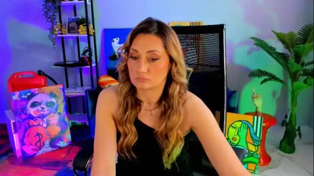 Image 12 of sarahholly Stream on Chaturbate on 22 days ago