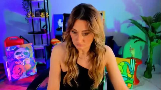 Image 2 of sarahholly Stream on Chaturbate on 22 days ago
