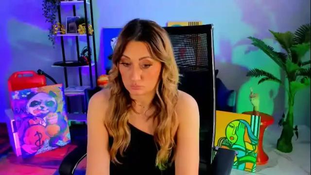Image 6 of sarahholly Stream on Chaturbate on 22 days ago