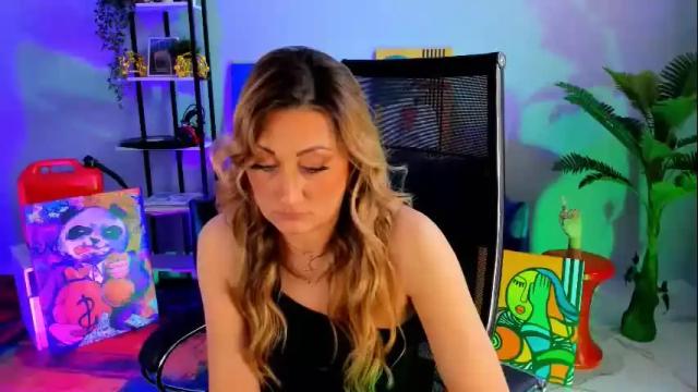 Image 7 of sarahholly Stream on Chaturbate on 22 days ago