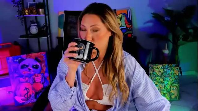 Image 2 of sarahholly Stream on Chaturbate on 18 days ago