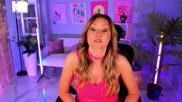 Image 6 of sarahholly Stream on Chaturbate on 16 days ago