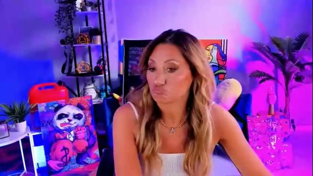 Image 3 of sarahholly Stream on Chaturbate on 3 days ago