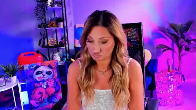 Image 4 of sarahholly Stream on Chaturbate on 3 days ago