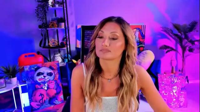 Image 8 of sarahholly Stream on Chaturbate on 3 days ago